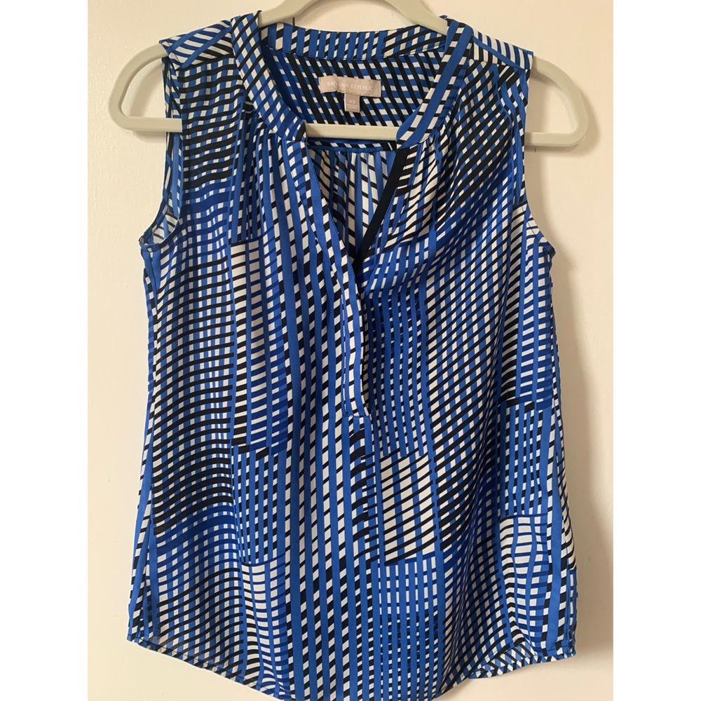 Banana Republic Geometric V Neck Top